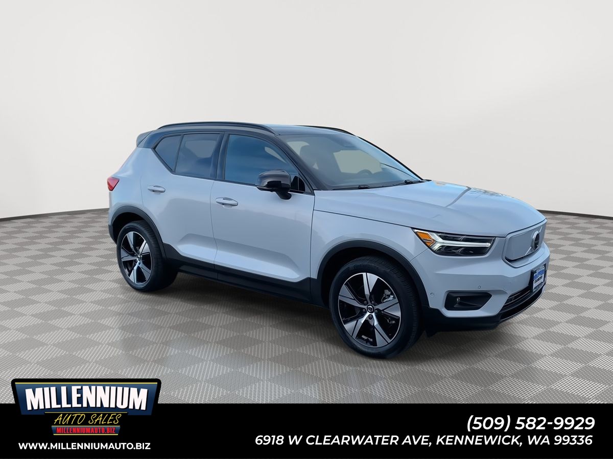 2022 Volvo XC40 Plus's photo