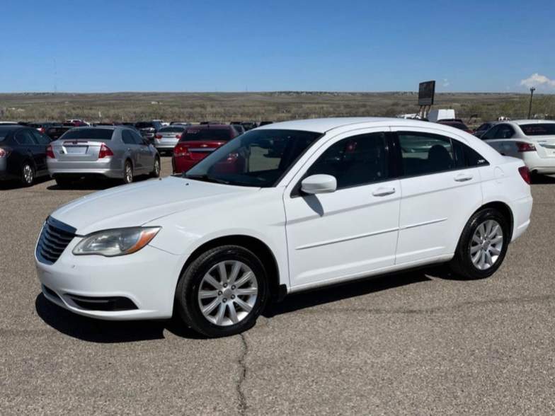 2013 Chrysler 200 Touring's photo