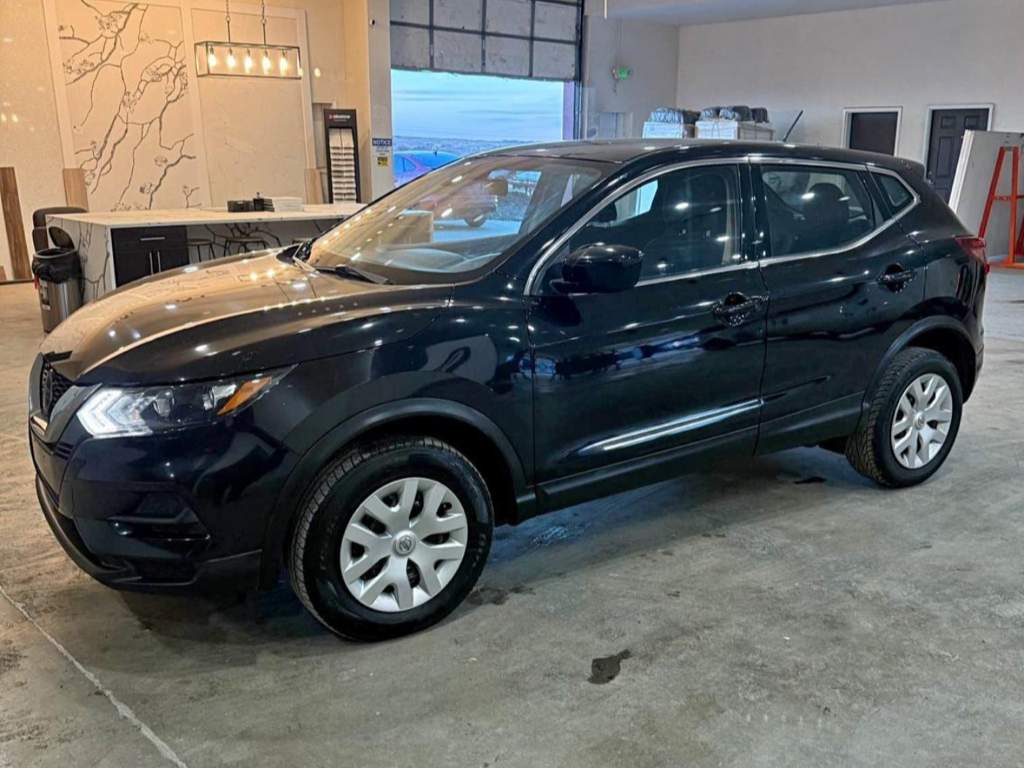 2020 Nissan Rogue Sport S's photo