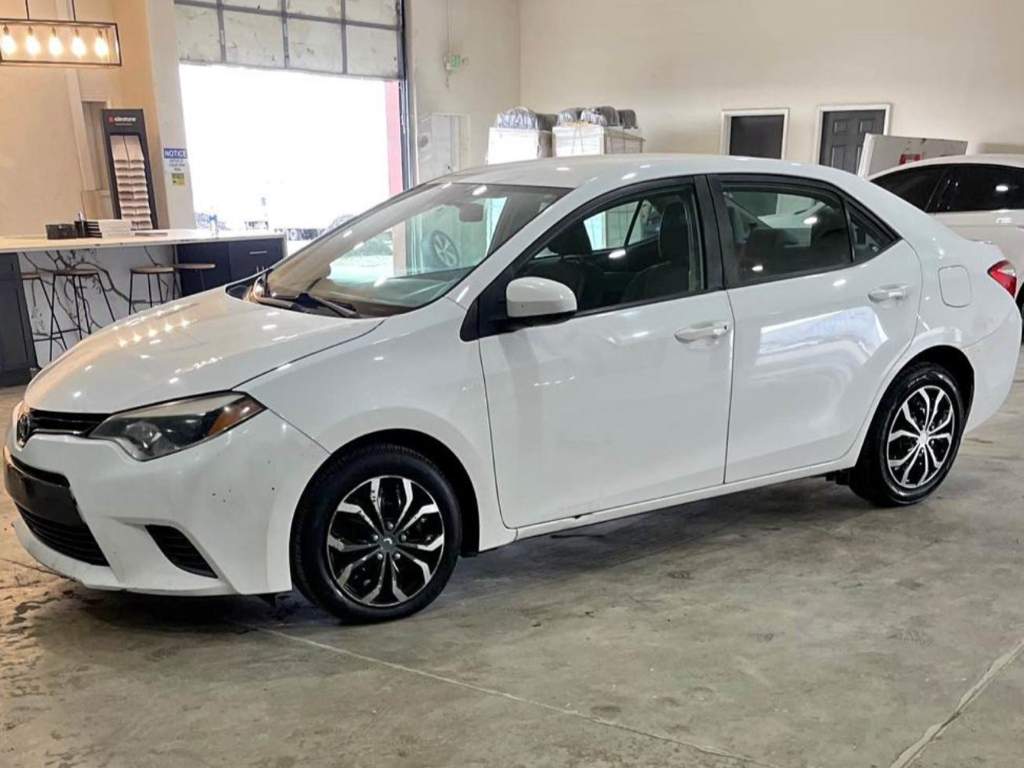 2015 Toyota Corolla LE's photo