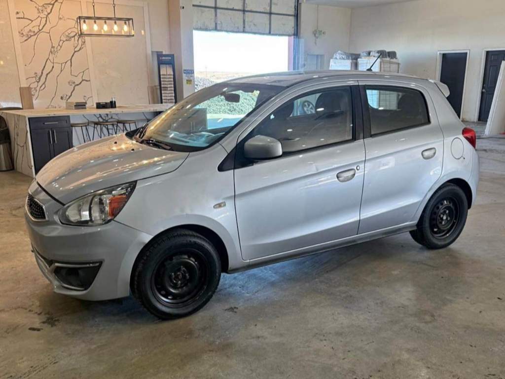 2019 Mitsubishi Mirage ES's photo