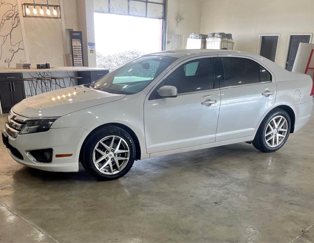 2010 Ford Fusion SEL's photo