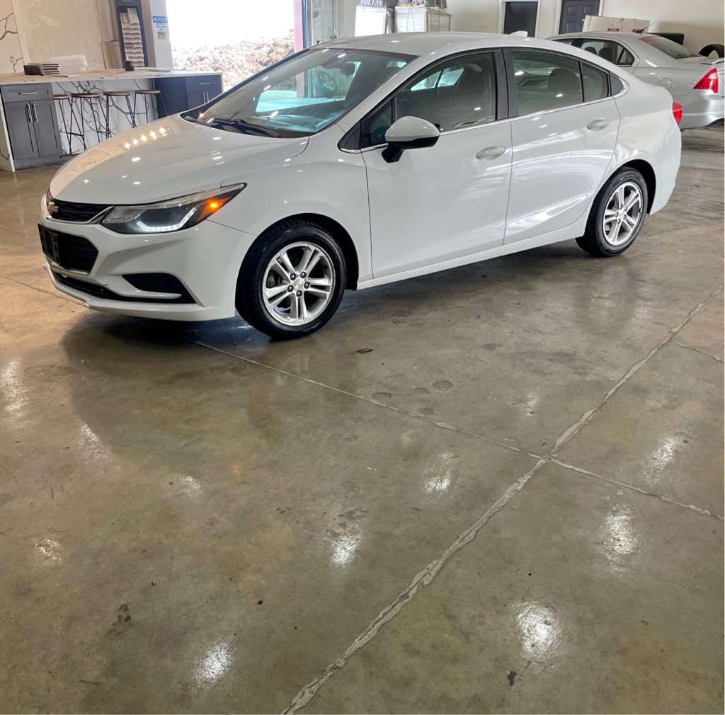 2018 Chevrolet Cruze LT's photo