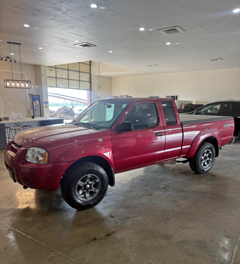2002 Nissan Frontier XE's photo