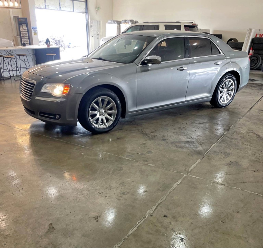 2011 Chrysler 300 Limited's photo