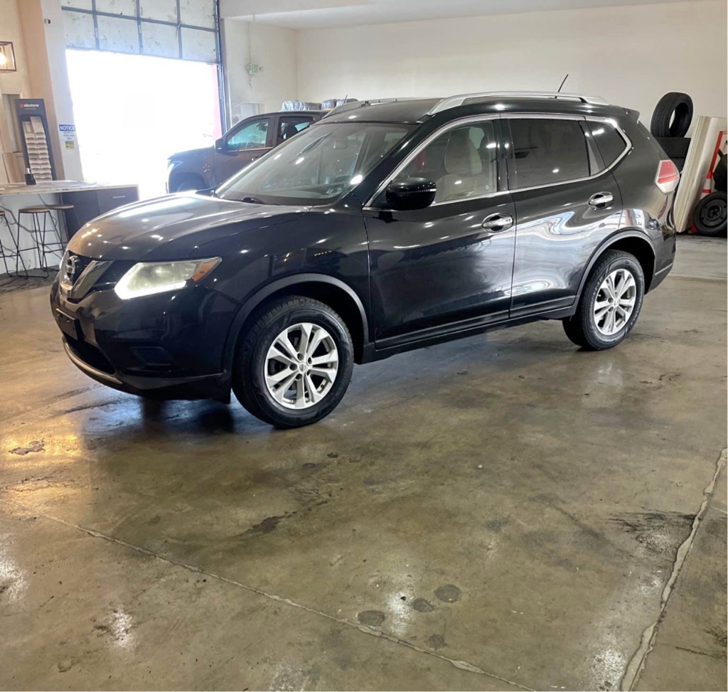 2016 Nissan Rogue SV's photo