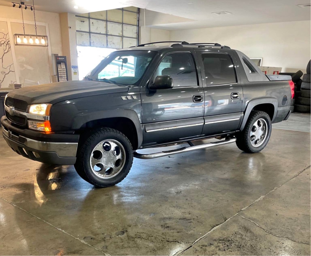 2004 Chevrolet Avalanche Base's photo