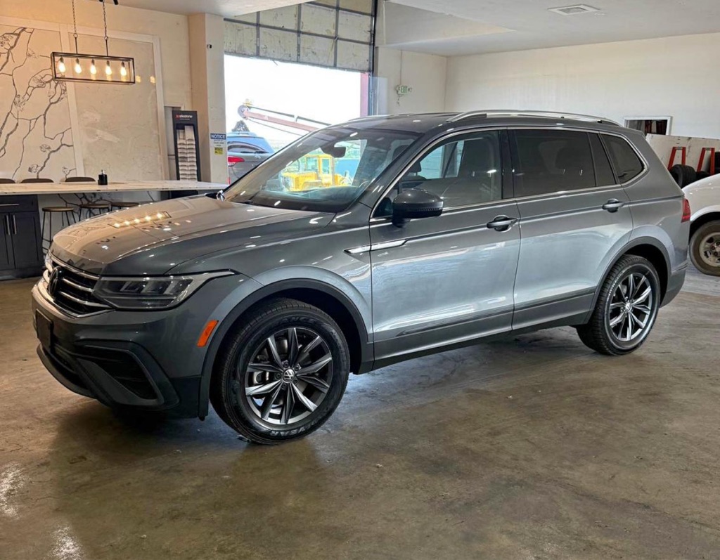 2022 Volkswagen Tiguan SE's photo