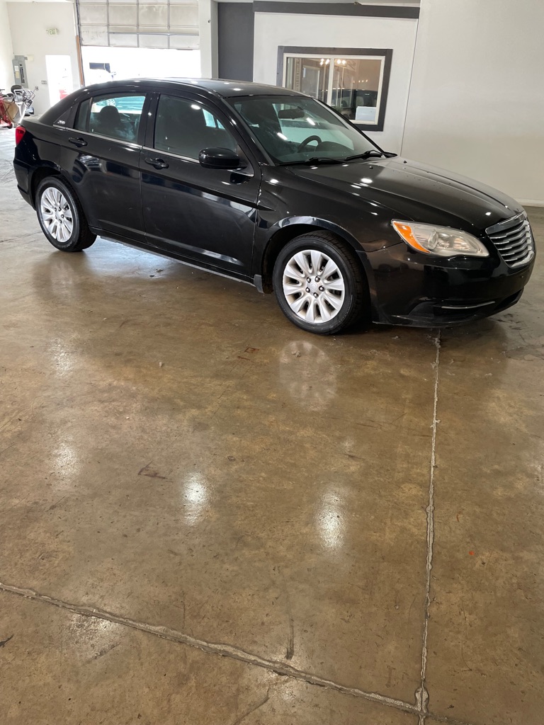 2014 Chrysler 200 LX's photo