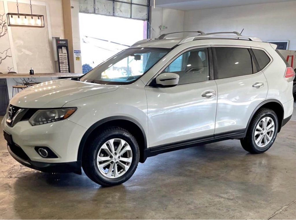 2016 Nissan Rogue SV's photo