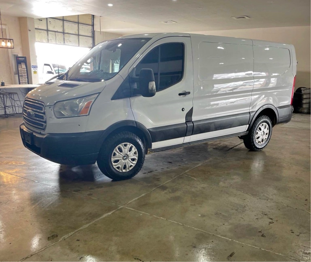 2016 Ford Transit Base's photo