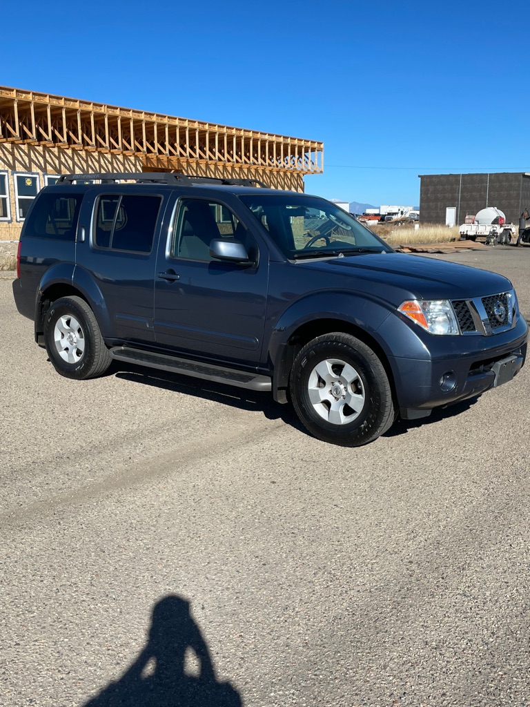 2006 Nissan Pathfinder SE's photo