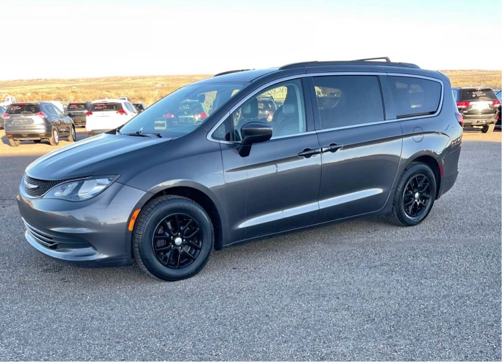 2020 Chrysler Voyager's photo