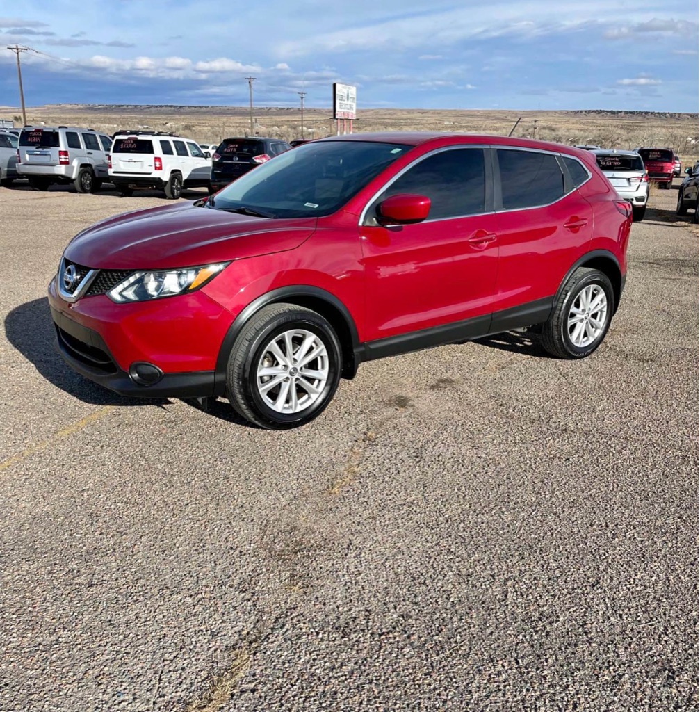 2017 Nissan Rogue Sport S's photo