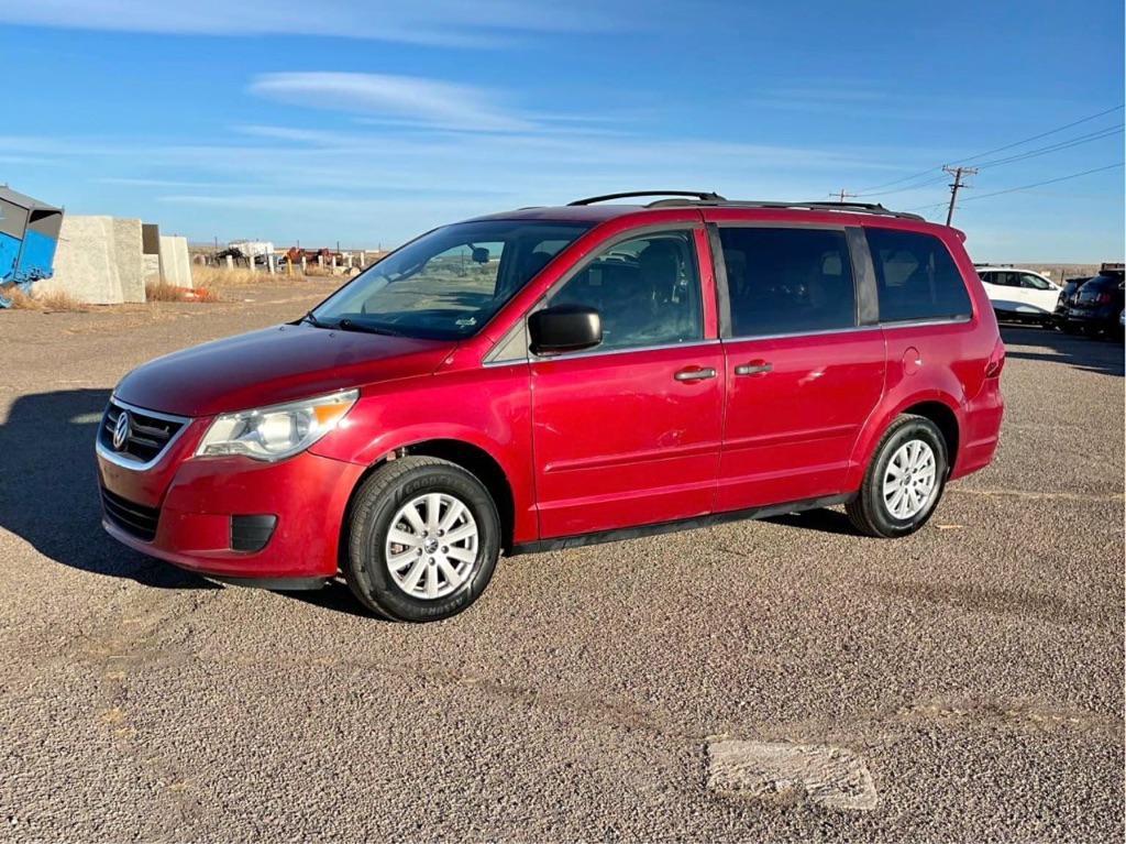 2009 Volkswagen Routan SE's photo