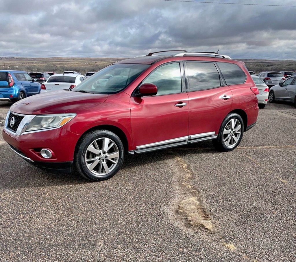 2013 Nissan Pathfinder Platinum's photo