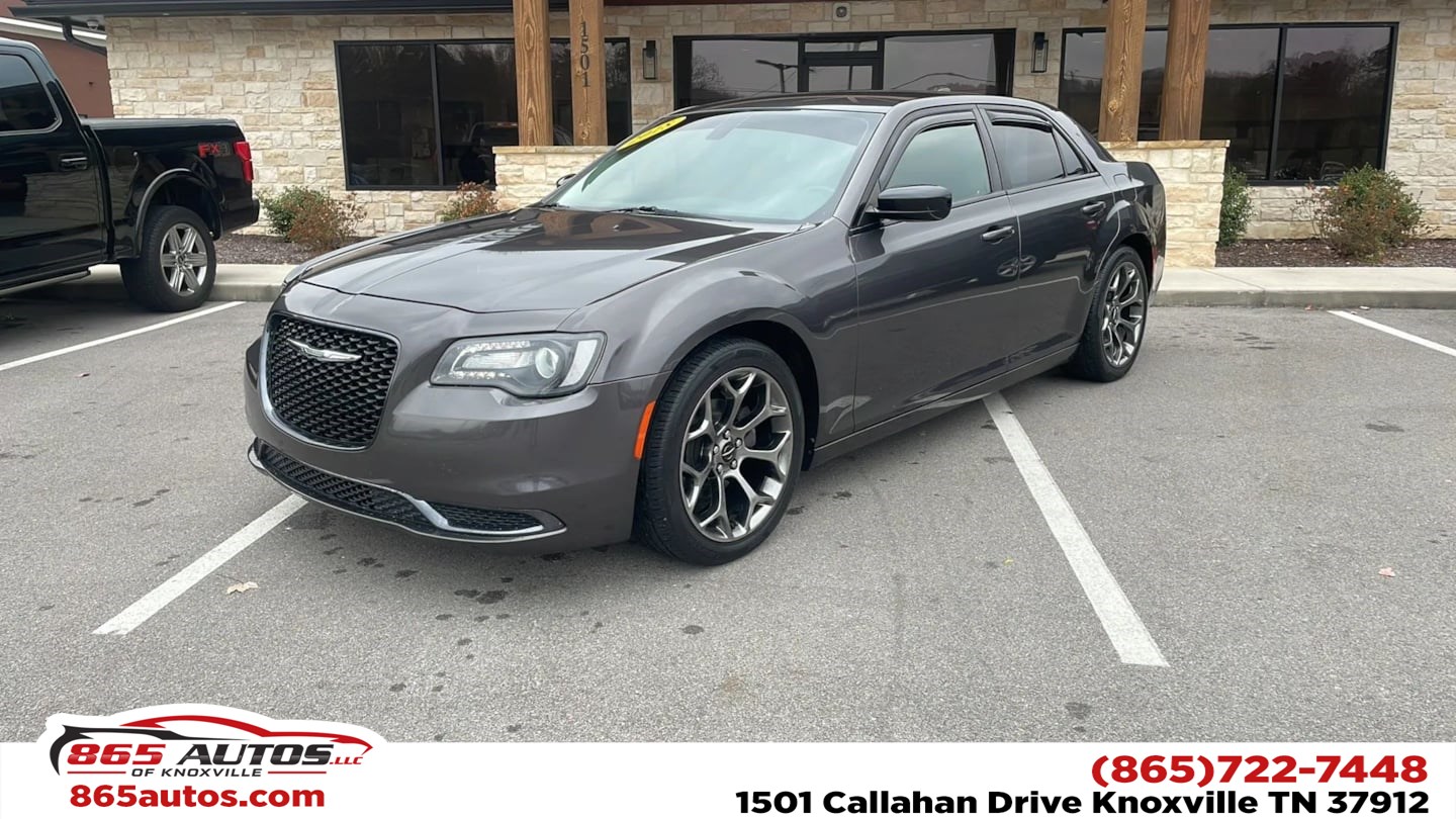 2018 Chrysler 300 Touring's photo