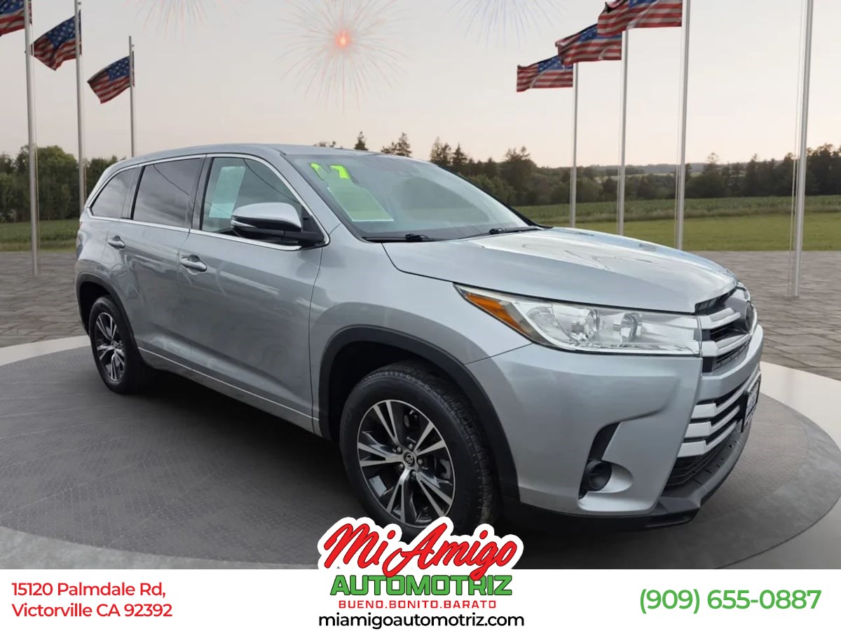 2017 Toyota Highlander LE's photo