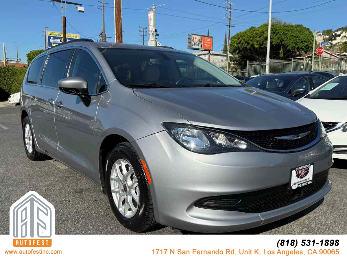 2021 Chrysler Voyager's photo