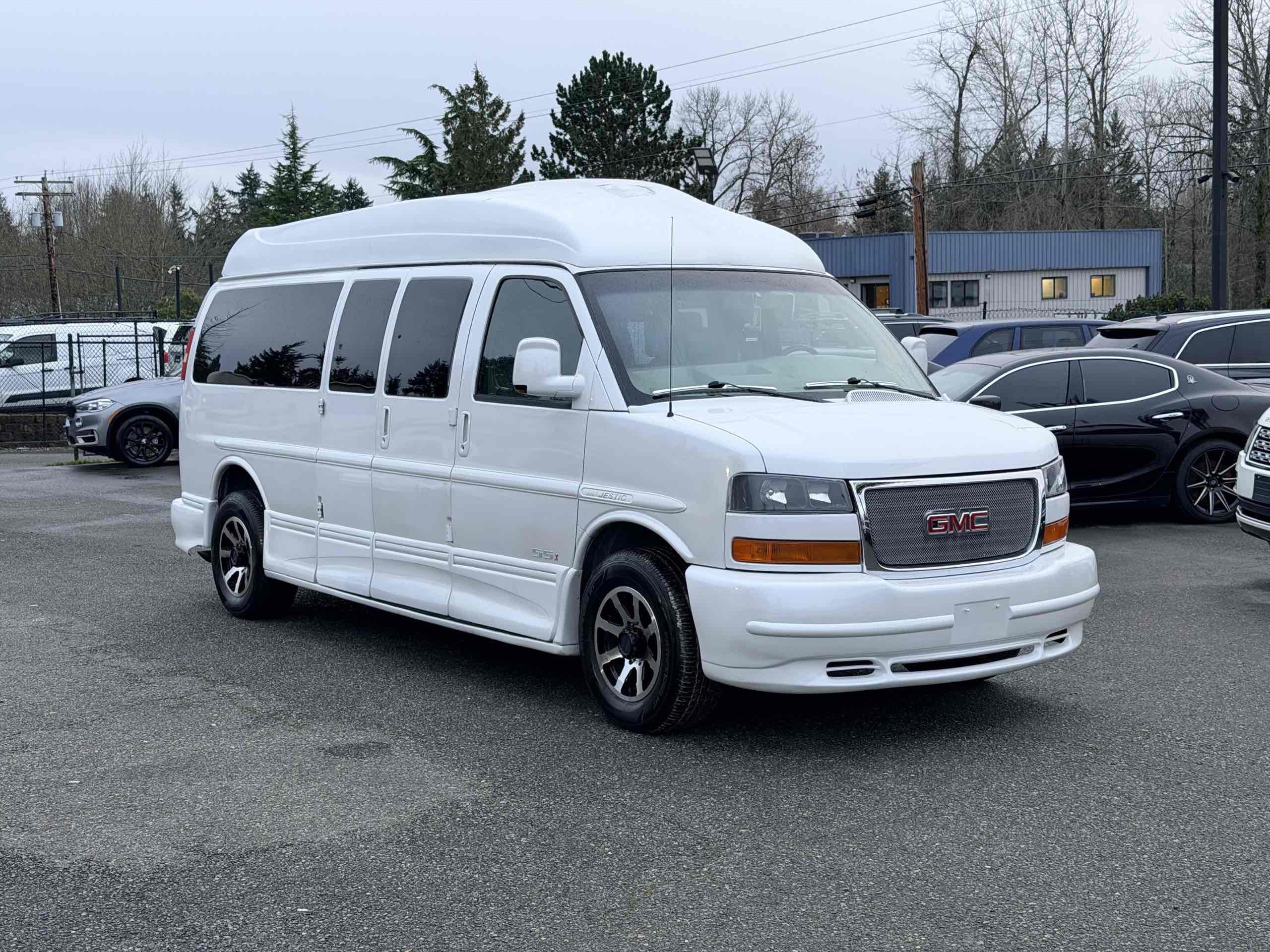 2012 GMC Savana's photo