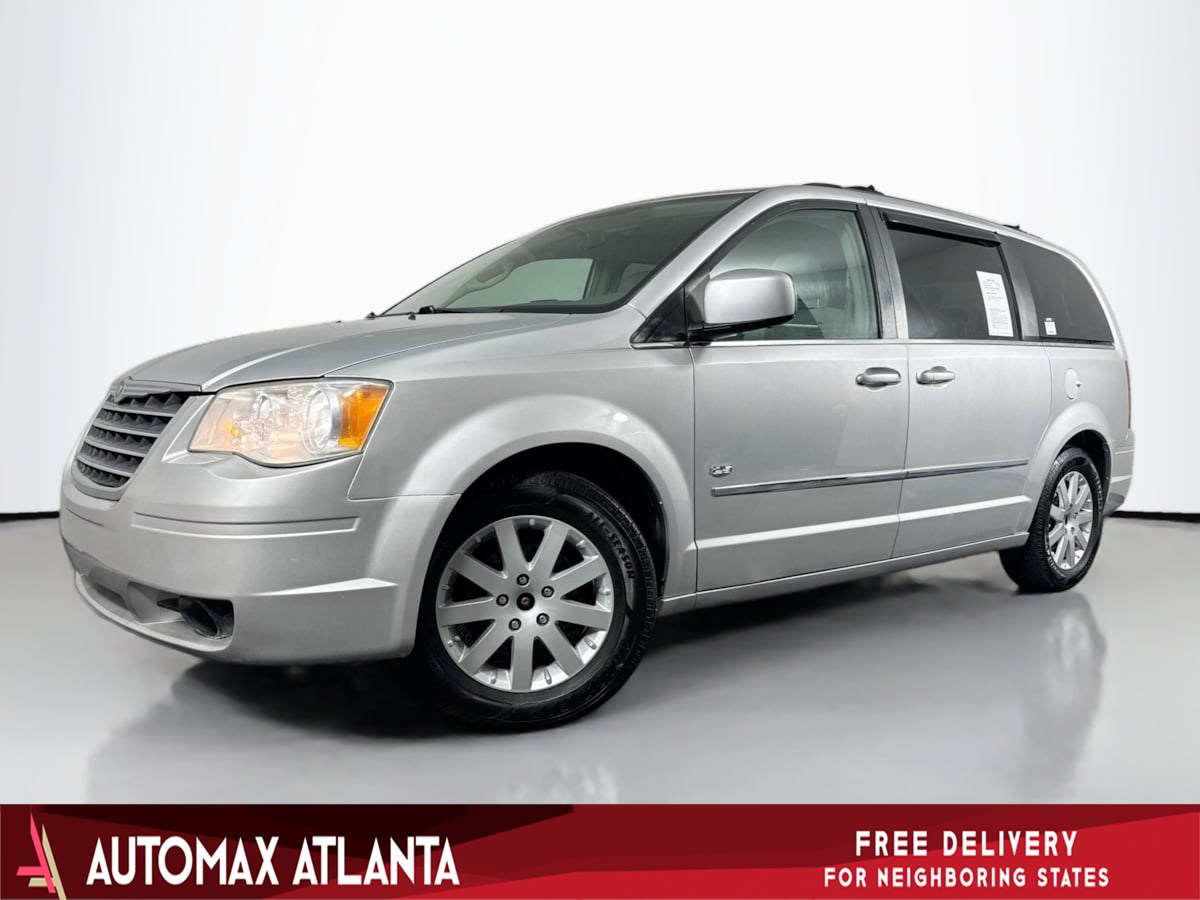 2009 Chrysler Town & Country Touring's photo