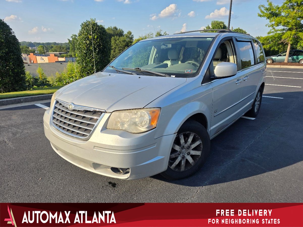 2009 Chrysler Town & Country Touring's photo