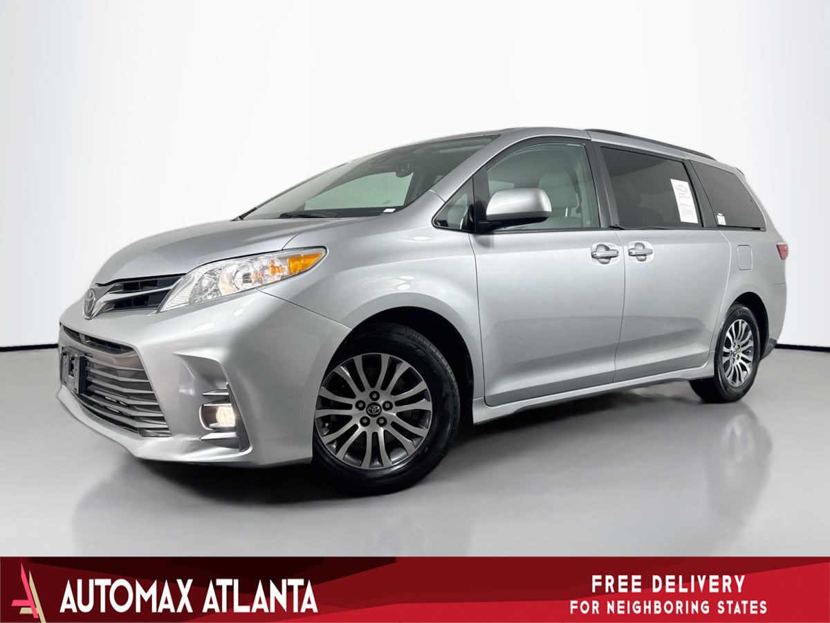 2018 Toyota Sienna XLE's photo
