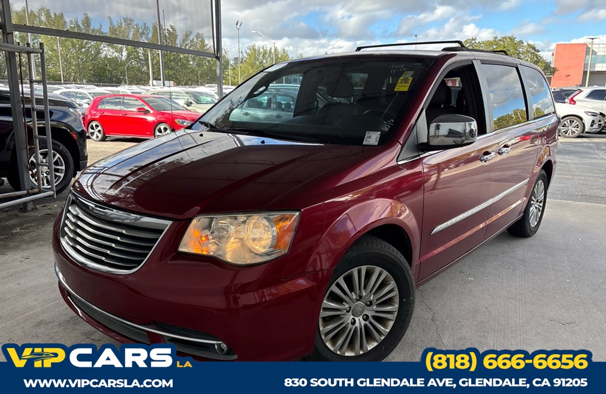 2015 Chrysler Town & Country Base's photo