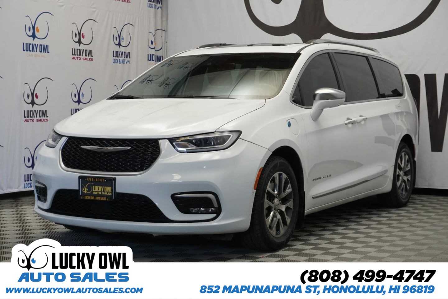 2022 Chrysler Pacifica Hybrid Pinnacle Hybrid's photo