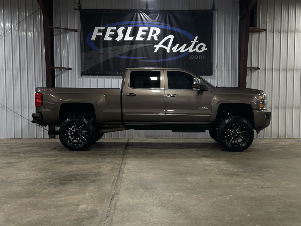 2015 Chevrolet Silverado HD High Country's photo