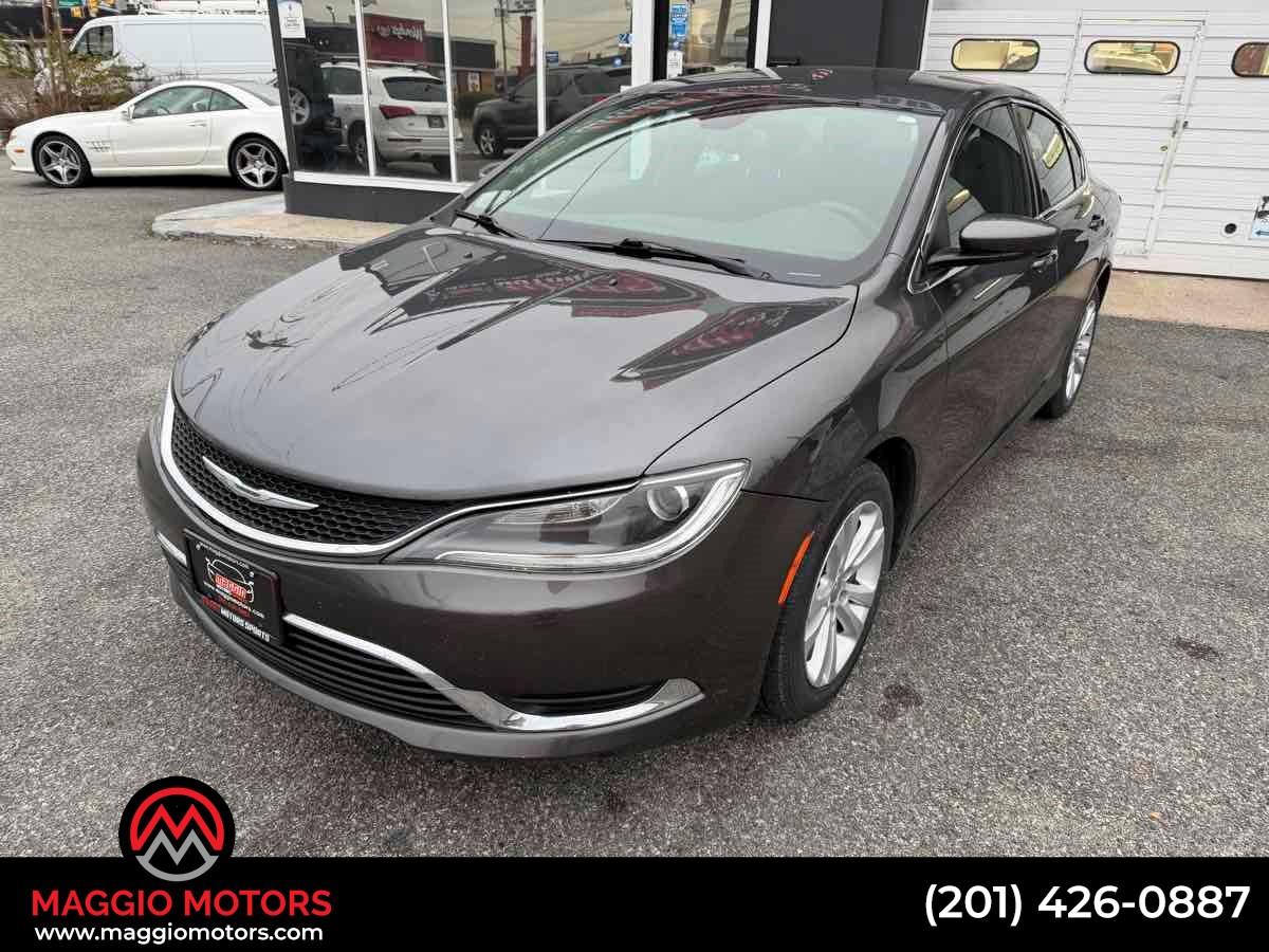 2016 Chrysler 200 Limited's photo