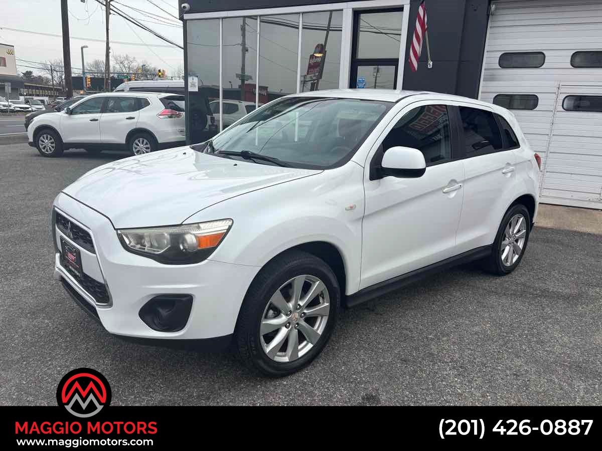 2013 Mitsubishi Outlander Sport ES's photo