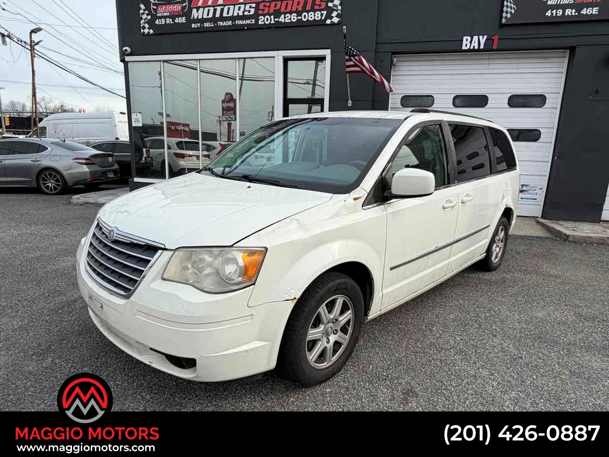 2010 Chrysler Town & Country Touring's photo