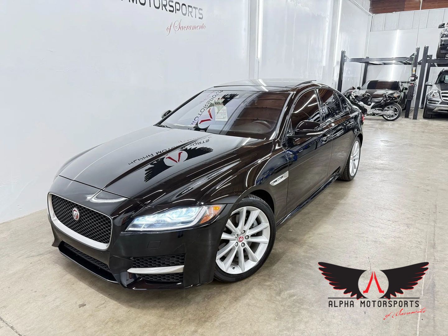 2016 Jaguar XF R-Sport's photo