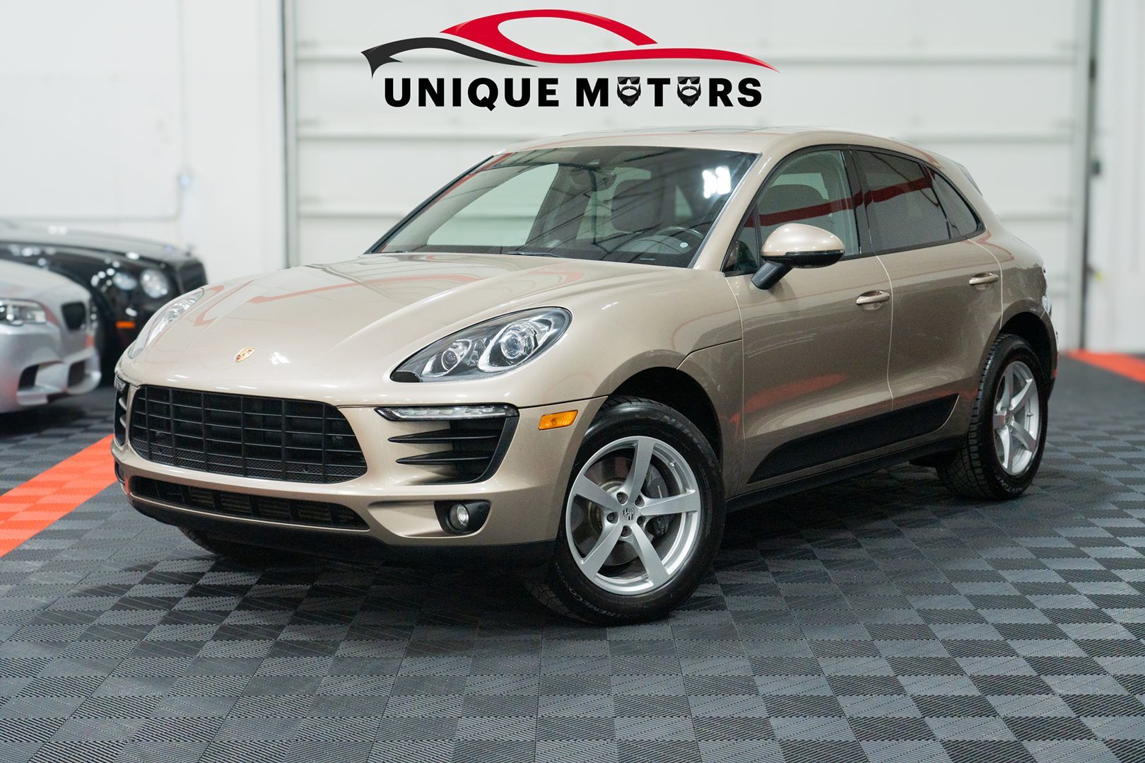 2017 Porsche Macan -'s photo
