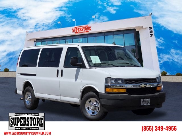 2020 Chevrolet Express Passenger LT's photo