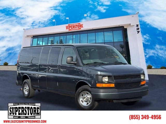 2015 Chevrolet Express Passenger LS's photo