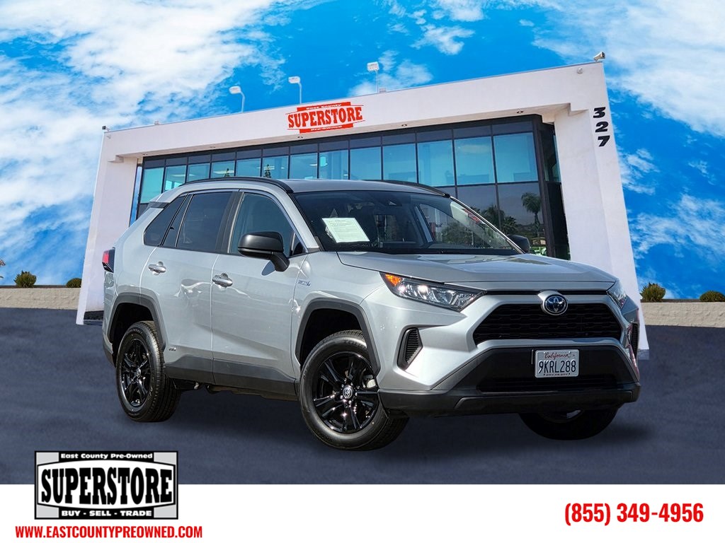 2021 Toyota RAV4 LE's photo