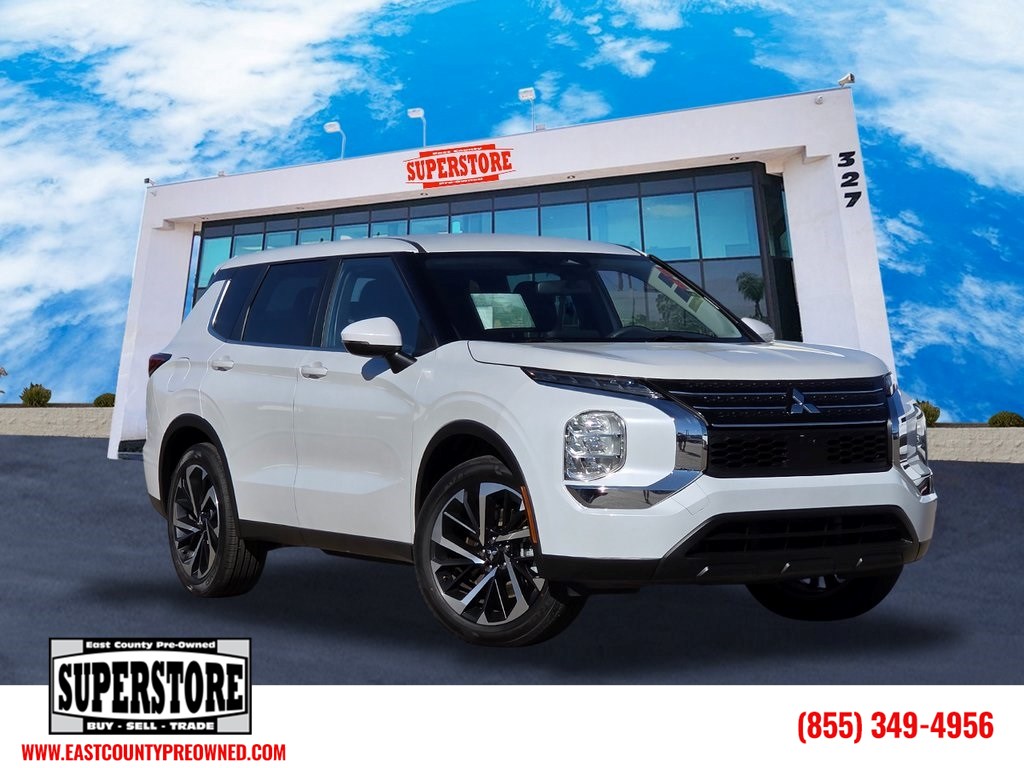 2022 Mitsubishi Outlander ES's photo