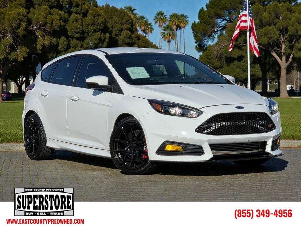 2016 Ford Focus ST's photo