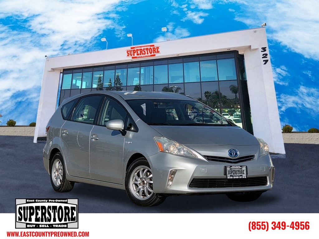 2014 Toyota Prius v Five's photo