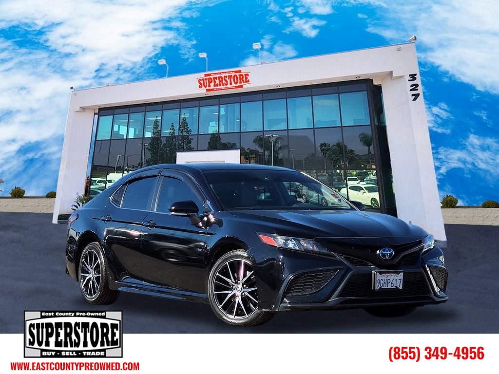 2023 Toyota Camry SE's photo