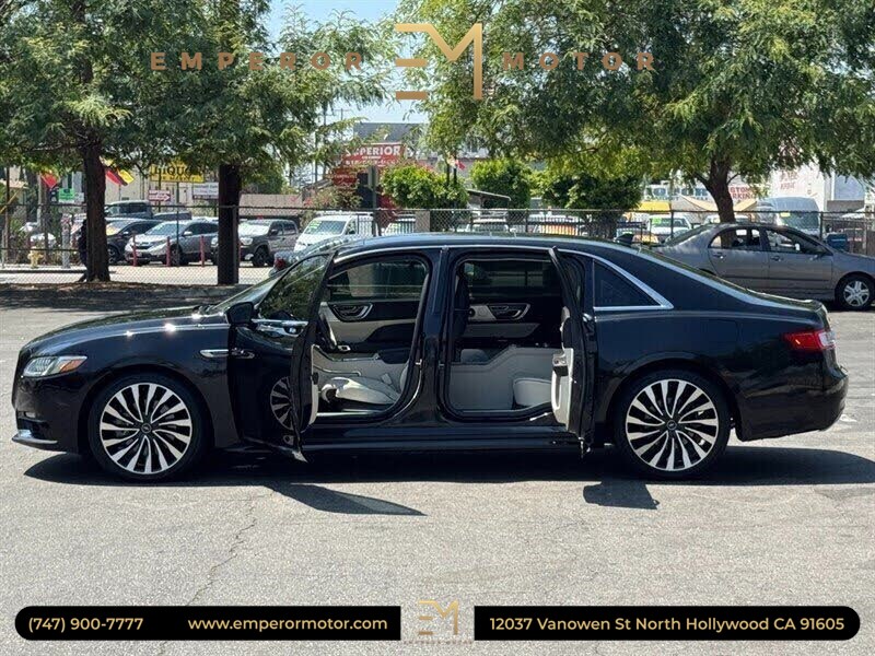 2019 Lincoln Continental Black Label's photo