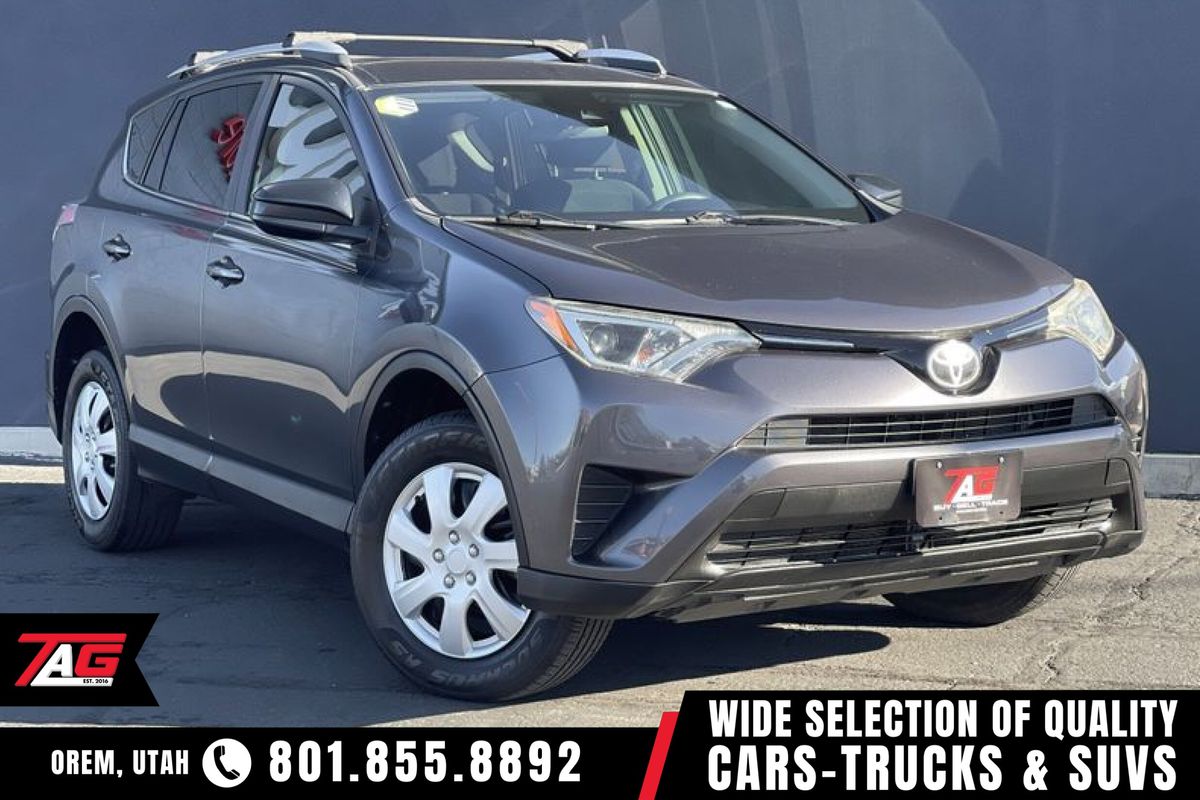 2018 Toyota RAV4 LE's photo