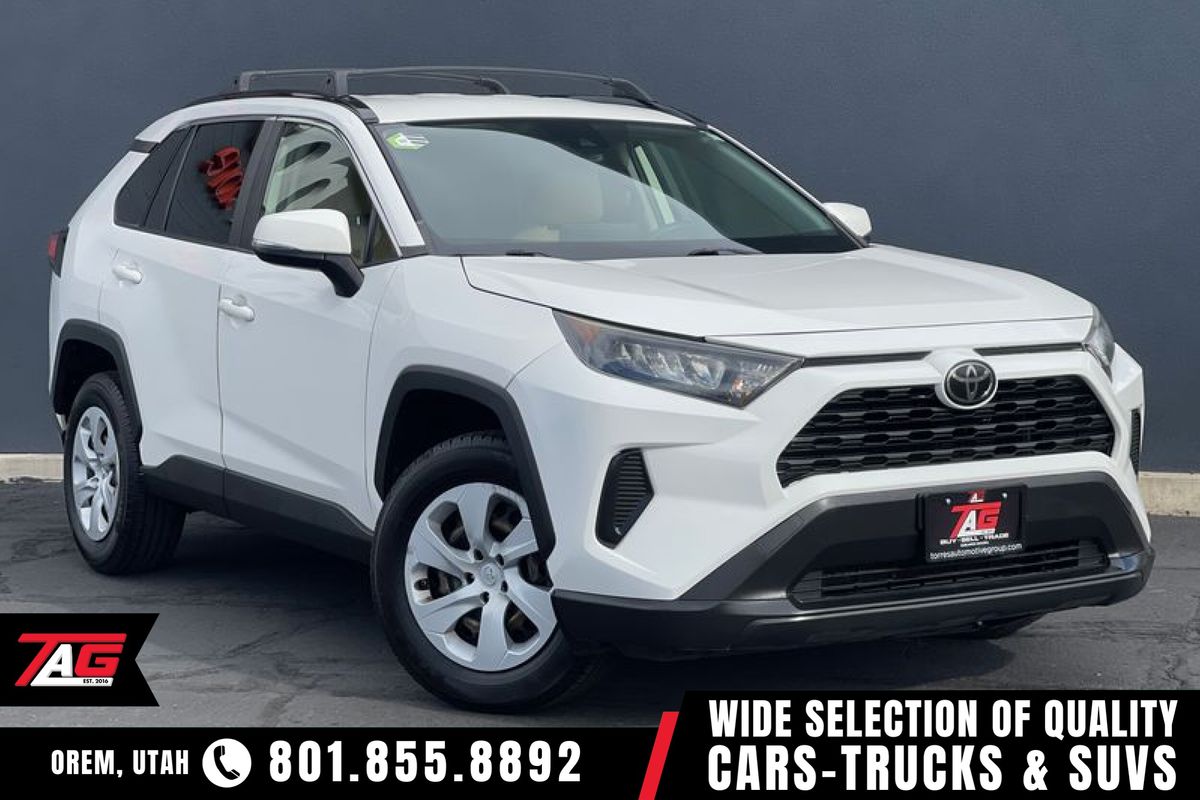 2019 Toyota RAV4 LE's photo