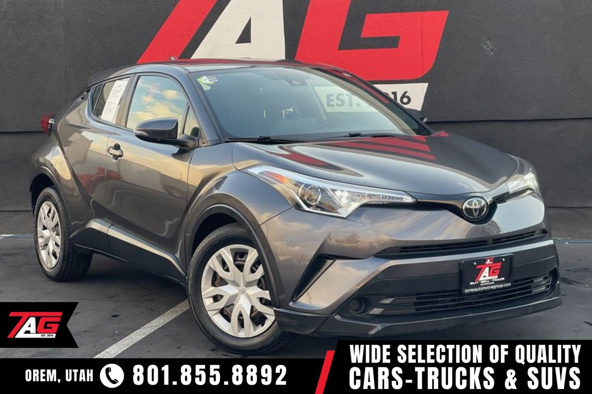 2019 Toyota C-HR LE's photo