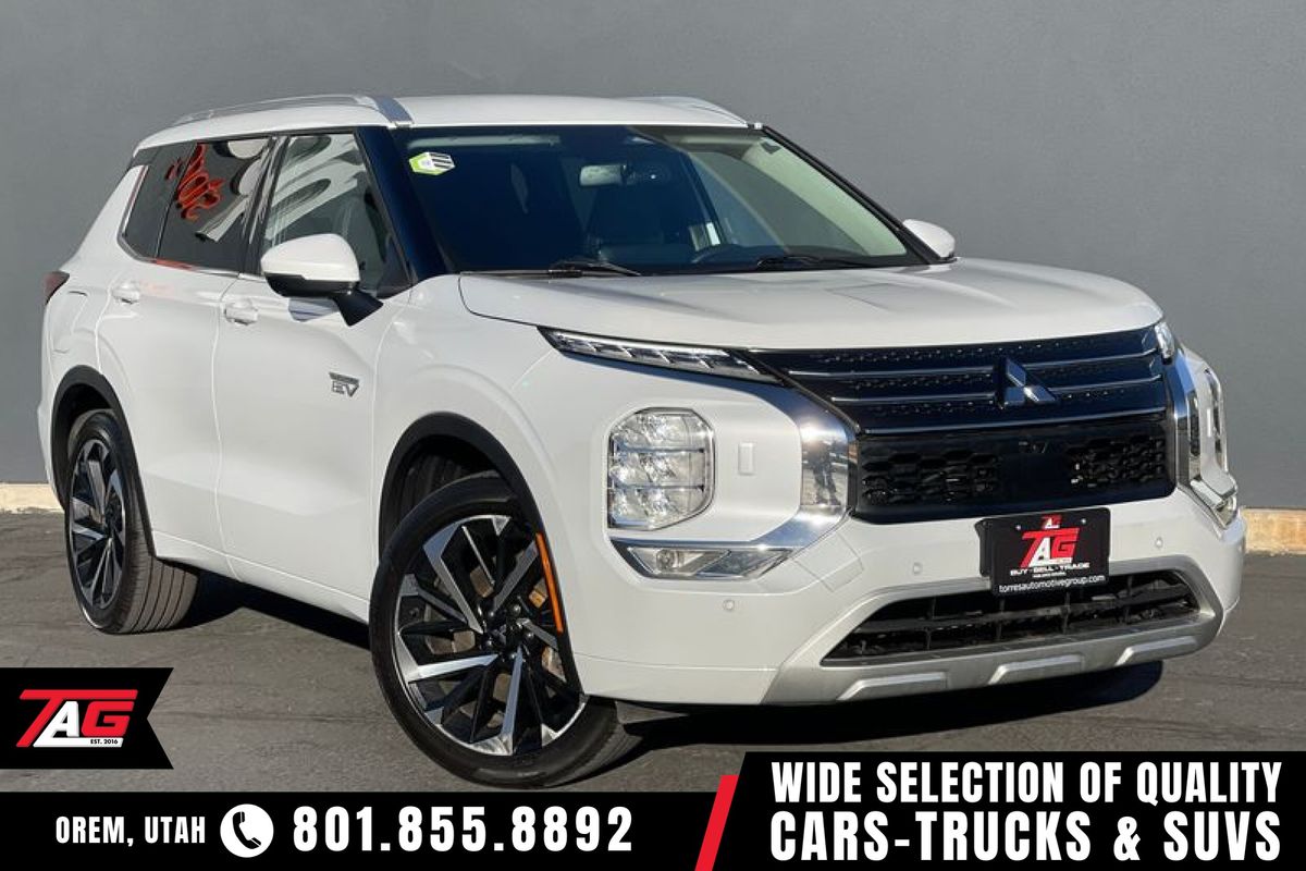 2023 Mitsubishi Outlander Plug-In Hybrid SEL's photo