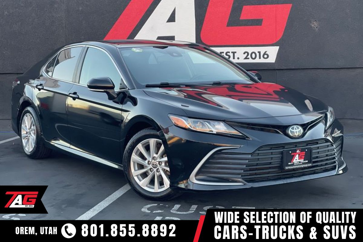 2021 Toyota Camry LE's photo