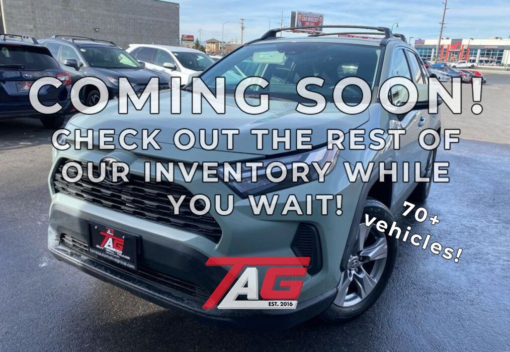 2022 Toyota RAV4 XLE's photo