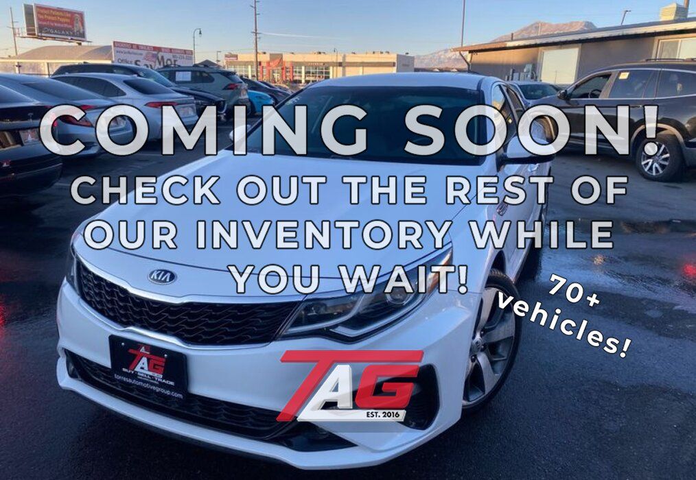 2019 Kia Optima S's photo